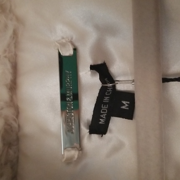 Johnston & Murphy Faux Fur Vest - Picture 4 of 7